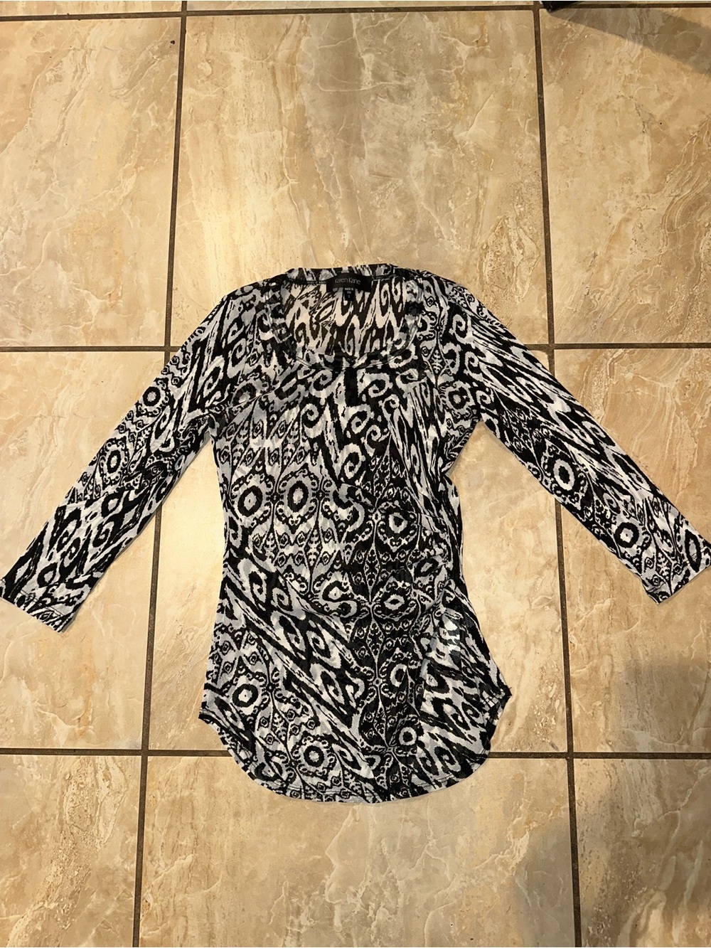 Karen Kane black and white geometric print long sleeve blouse Size S